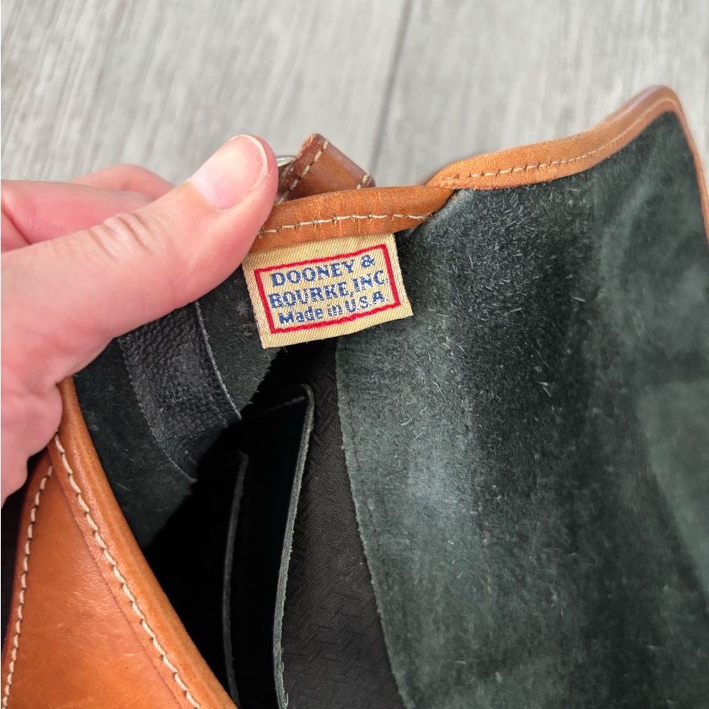 Dooney & Bourke bag - vintage leather in EUC. - Picture 9 of 13